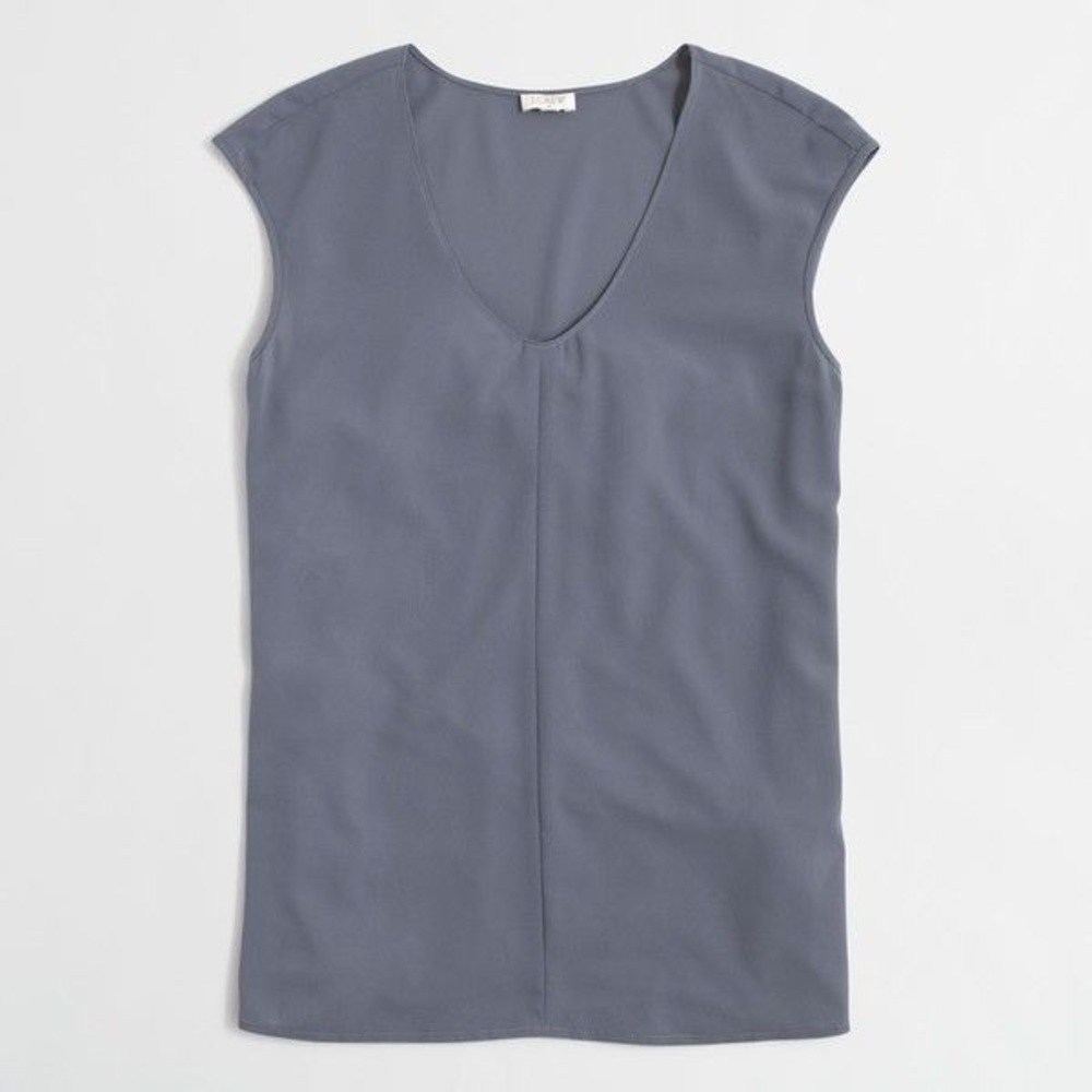 Cap-sleeve shirttail blouse